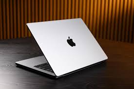 Apple MacBook – Sleek Power in Stunning Silver